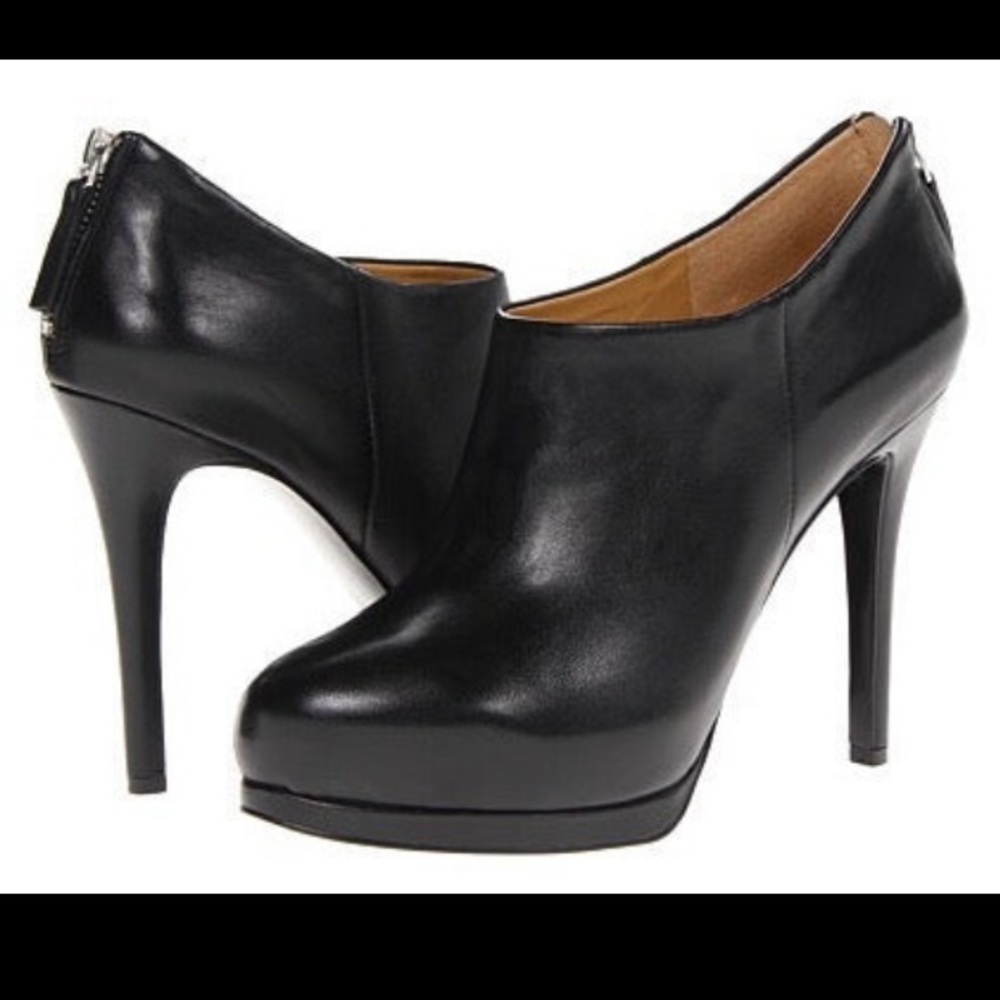 Sexy, Flirty, Sophisticated Black Platform Heel, Size 7.5